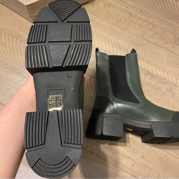 NWOB Free People Maren Mid Green Leather Chelsea Boots Size 39.5/ 9.5 US - Picture 3 of 8